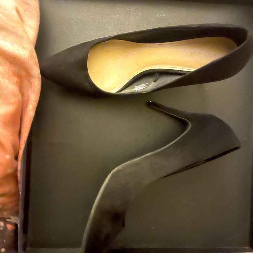 Old navy pumps.  Size 9.5. Black